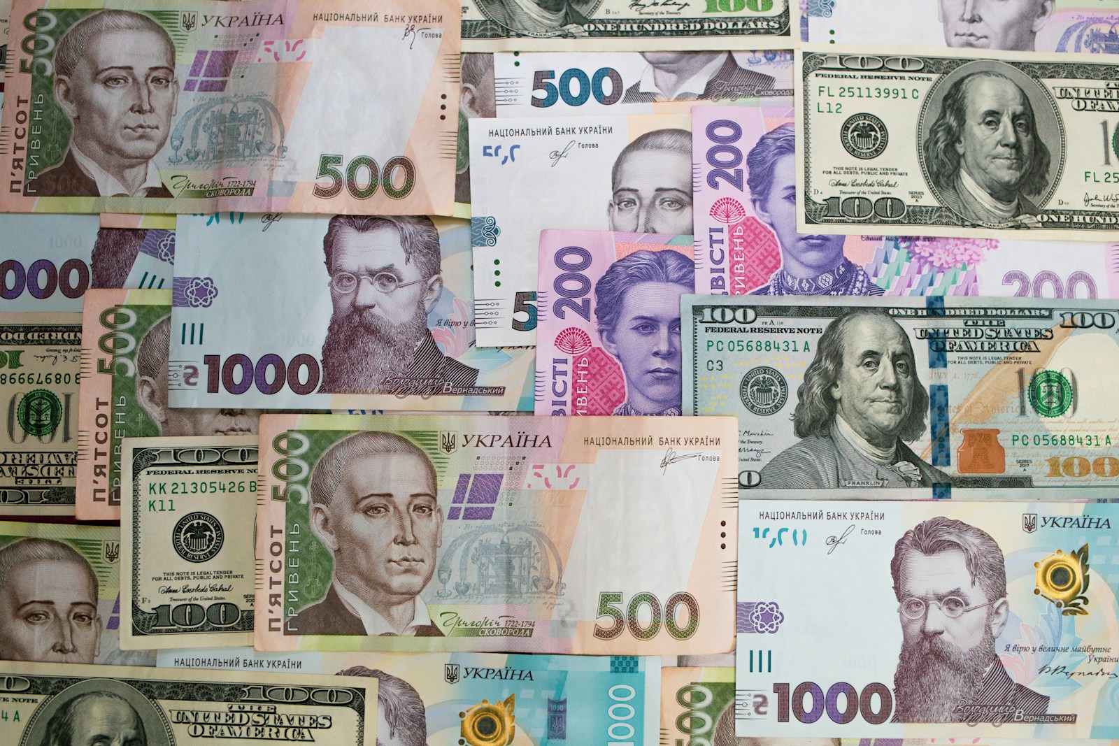 Russians Amass Record Cash Reserves of 17.1 Trillion Rubles by 2025 - News