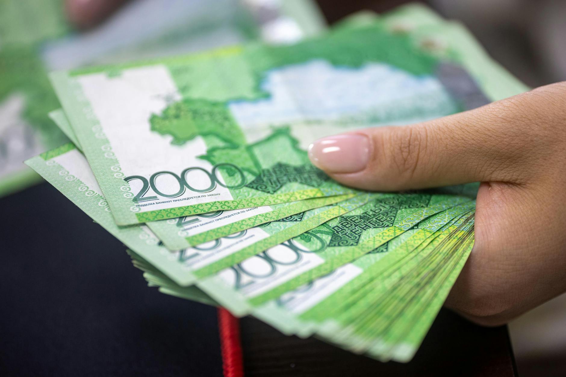 Russians' Monthly Spending Hits 40,400 Rubles by 2025