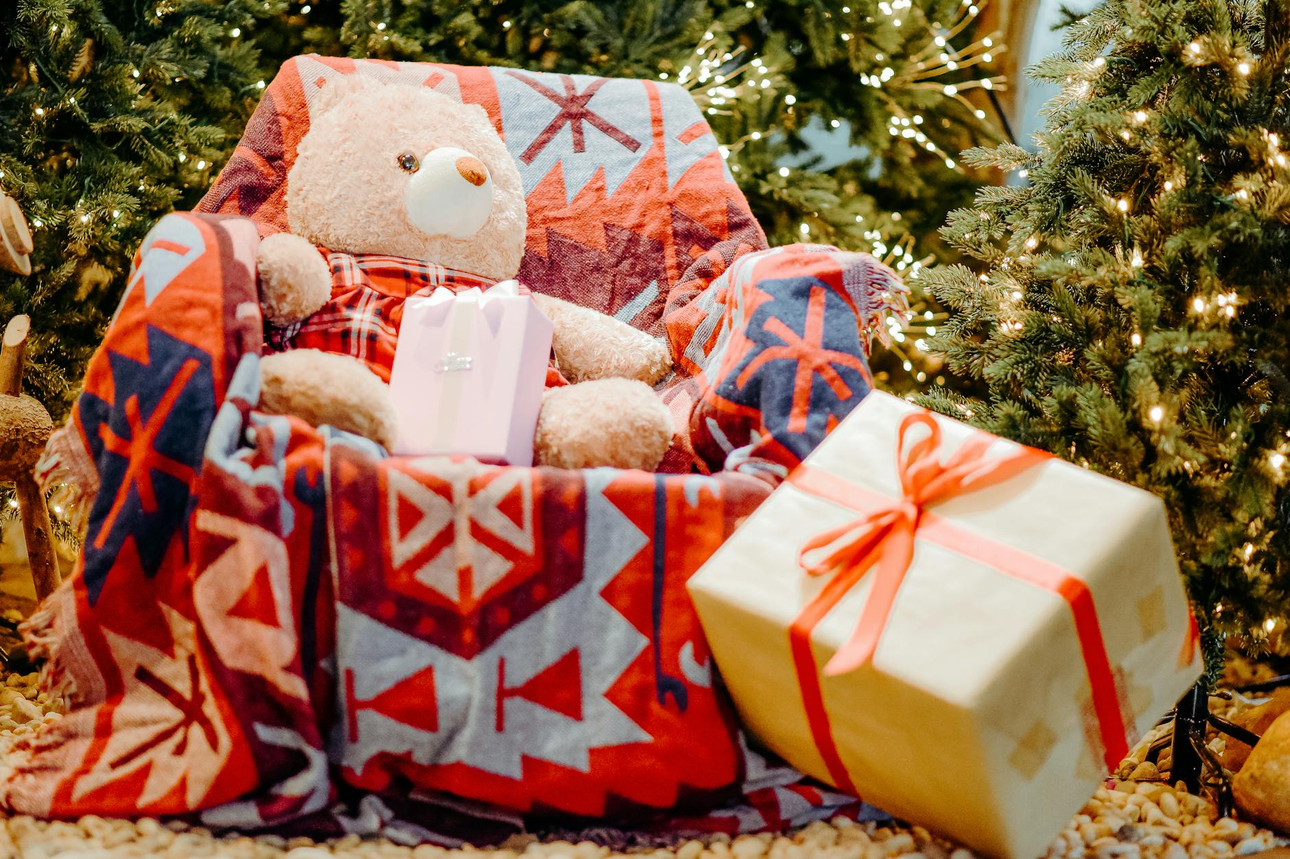 Russians Set to Spend Around 22,000 Rubles on New Year Gifts