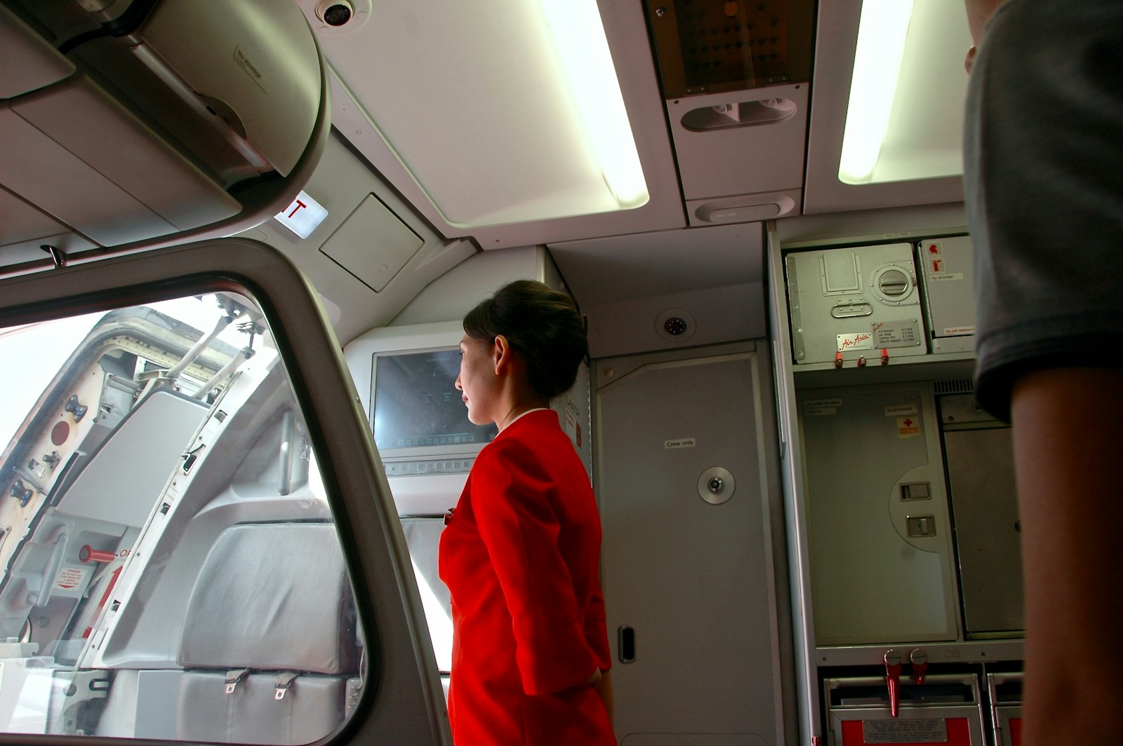 S7 Airlines Unveils Trendy New Flight Attendant Uniforms
