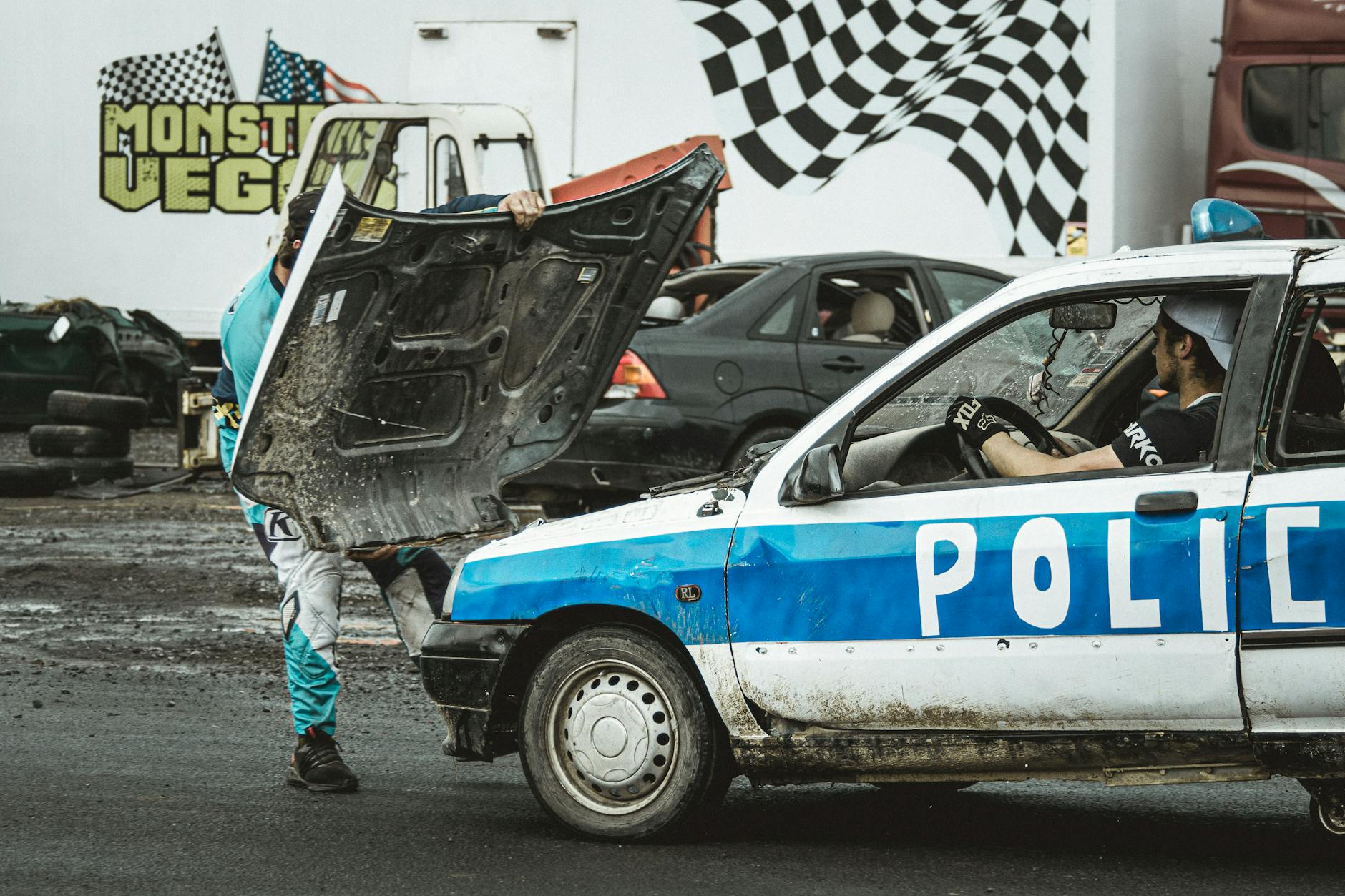 Screamer: A Thrilling Return with 100 Episodes of Racing Action - Game