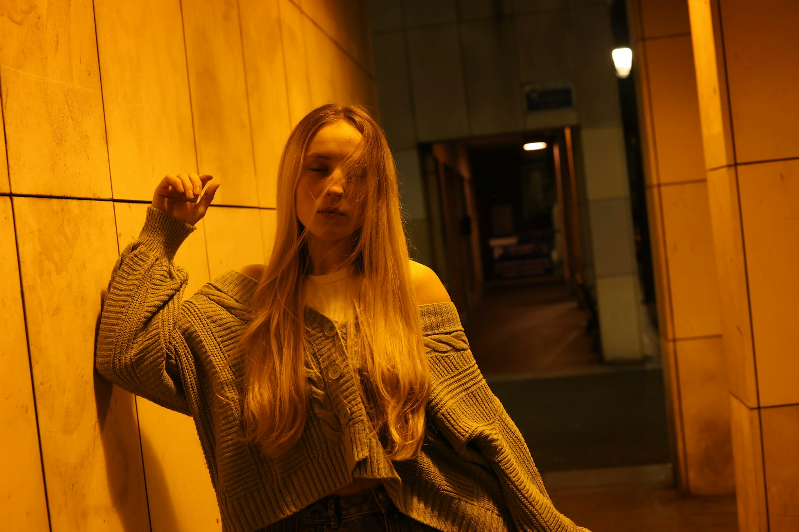 Sophie Turner Stars as a Key Witness in 'Steal' Trailer Release