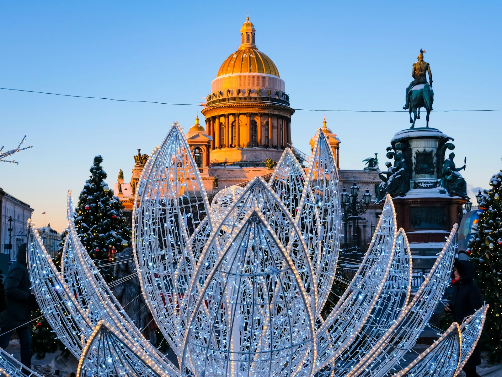 St. Petersburg's Holiday Spending: The Truth Behind the Numbers