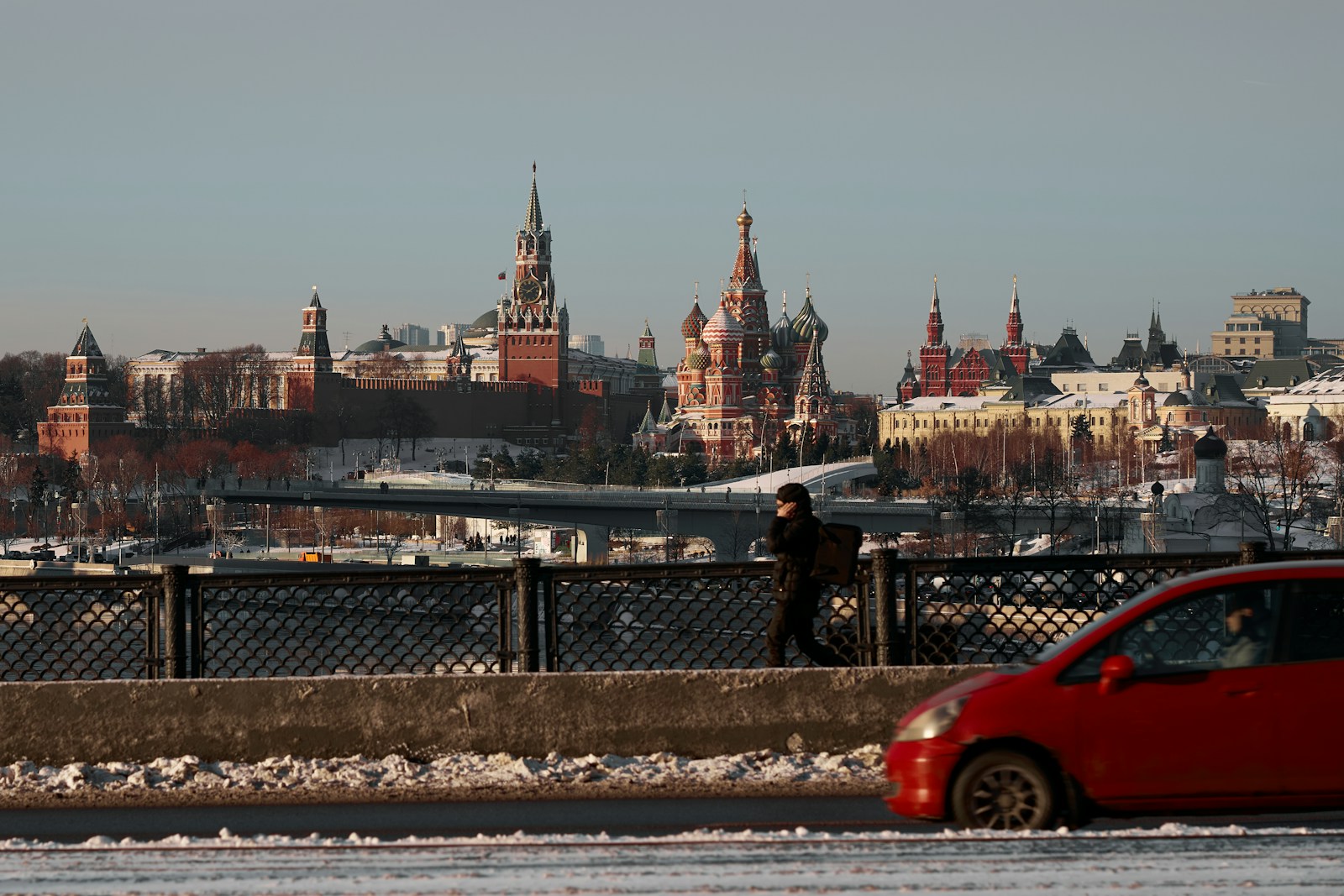 Stability Tops Career Goals for 31% of Russians Amid Uncertainty