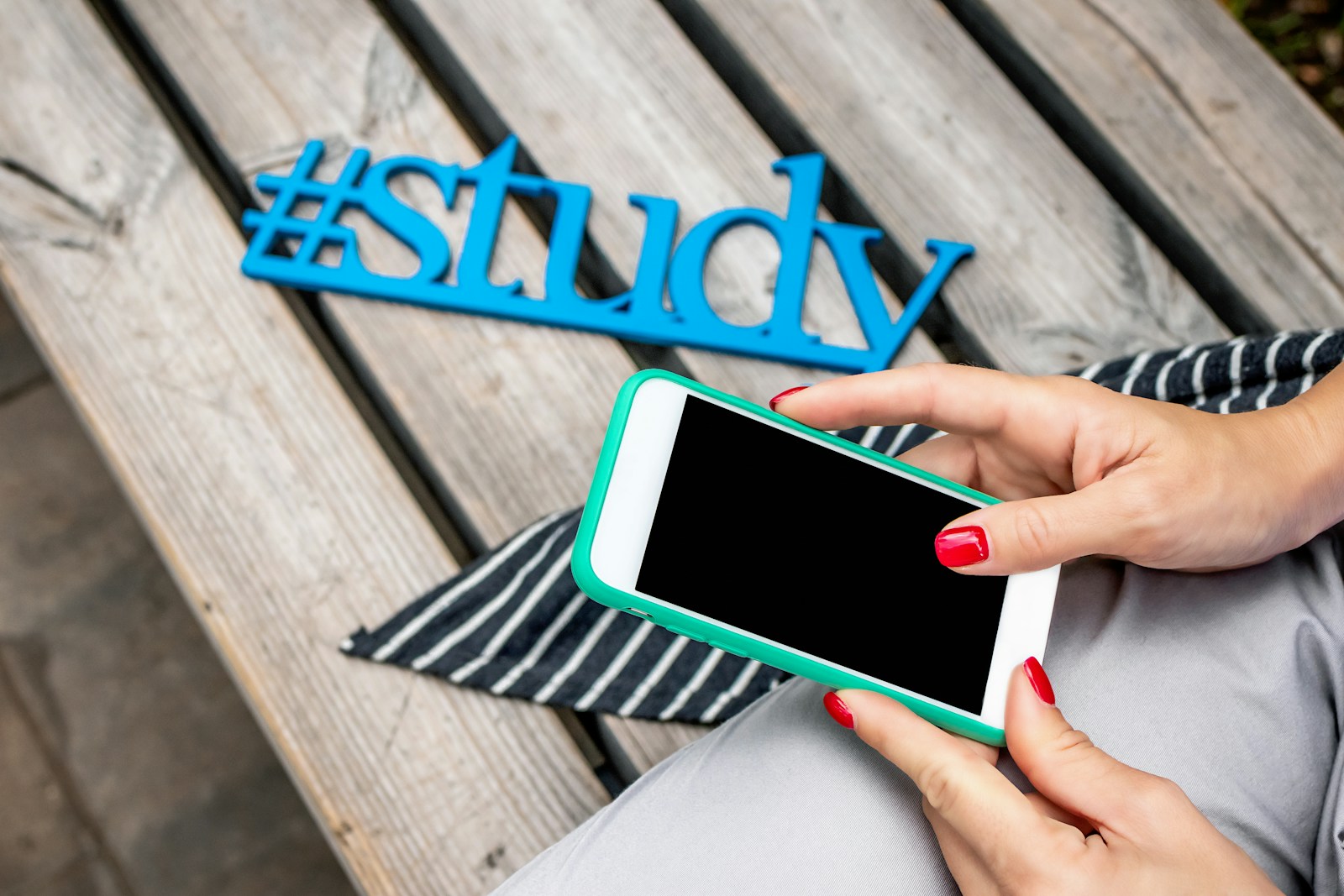 Over a Third of Students Check Social Media During Intimacy - Adult
