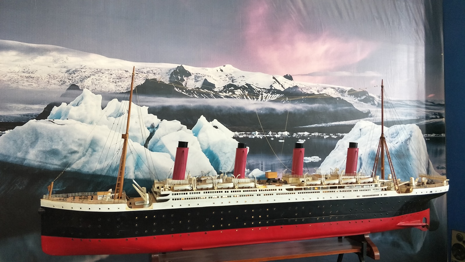 Titanic Passenger's Vest Fetches $900K at Auction - News
