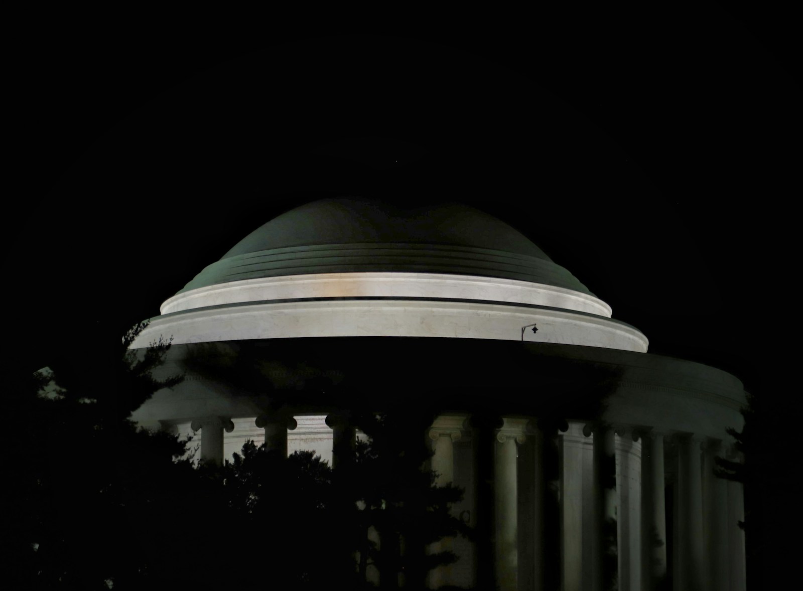 Trump Vows to Declassify UFO and Alien Documents - News