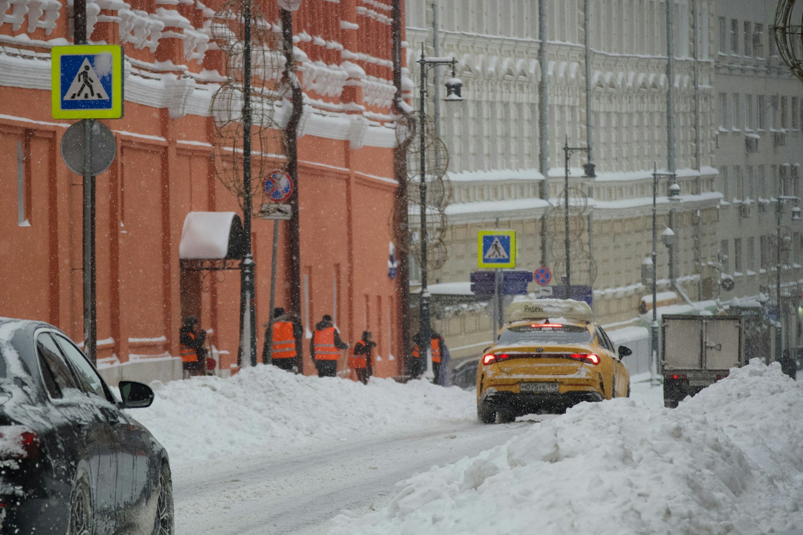 Valentine's Day Decorations Transform Moscow's Tretyakov Passage