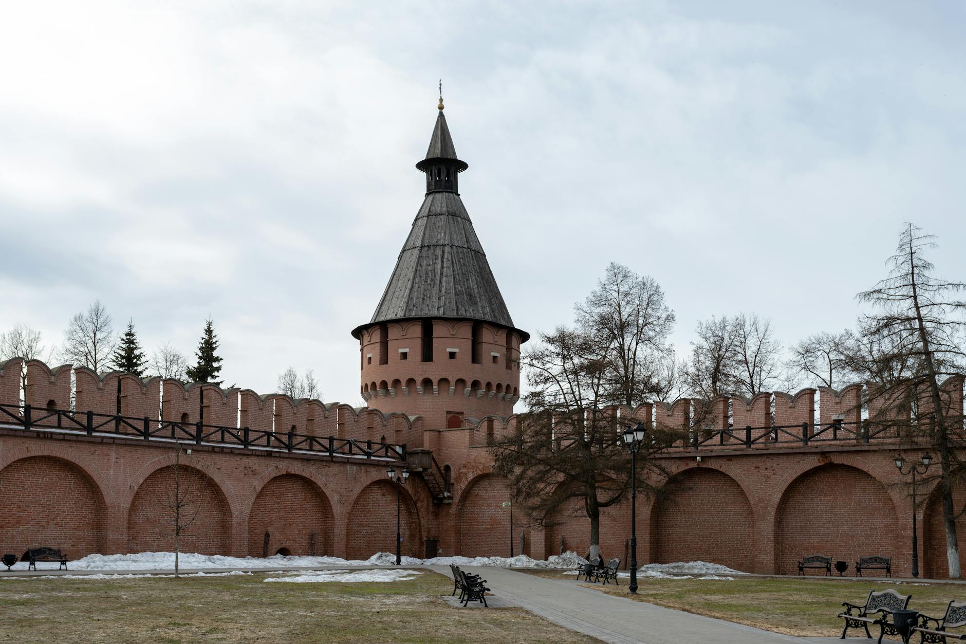 Mystery Theft: Water Tower Stolen from Poleno Estate in Tula
