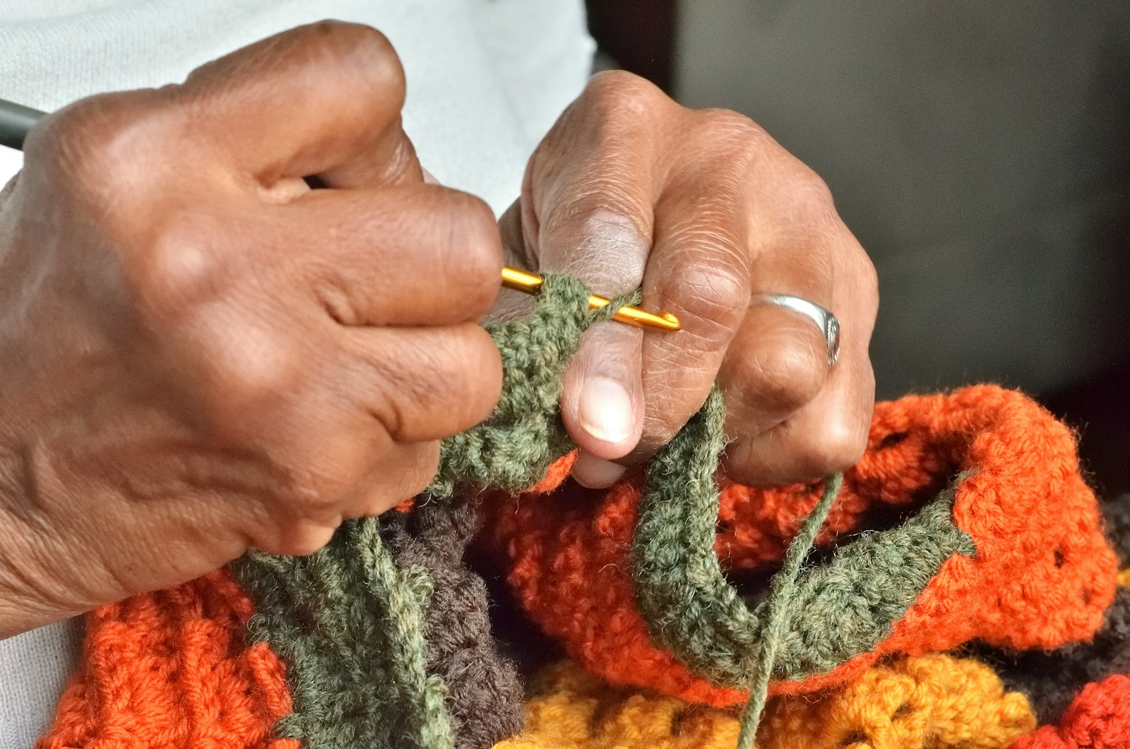 World's Tiniest Knitted Mittens: A Record-Breaking Craft