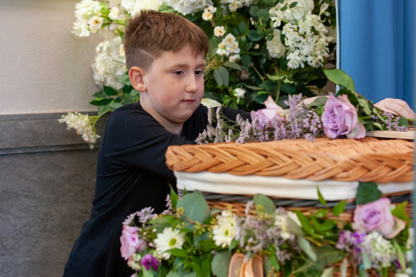 Young Boy's Heartwarming Gesture Denied: A Flower Shop Saga - News