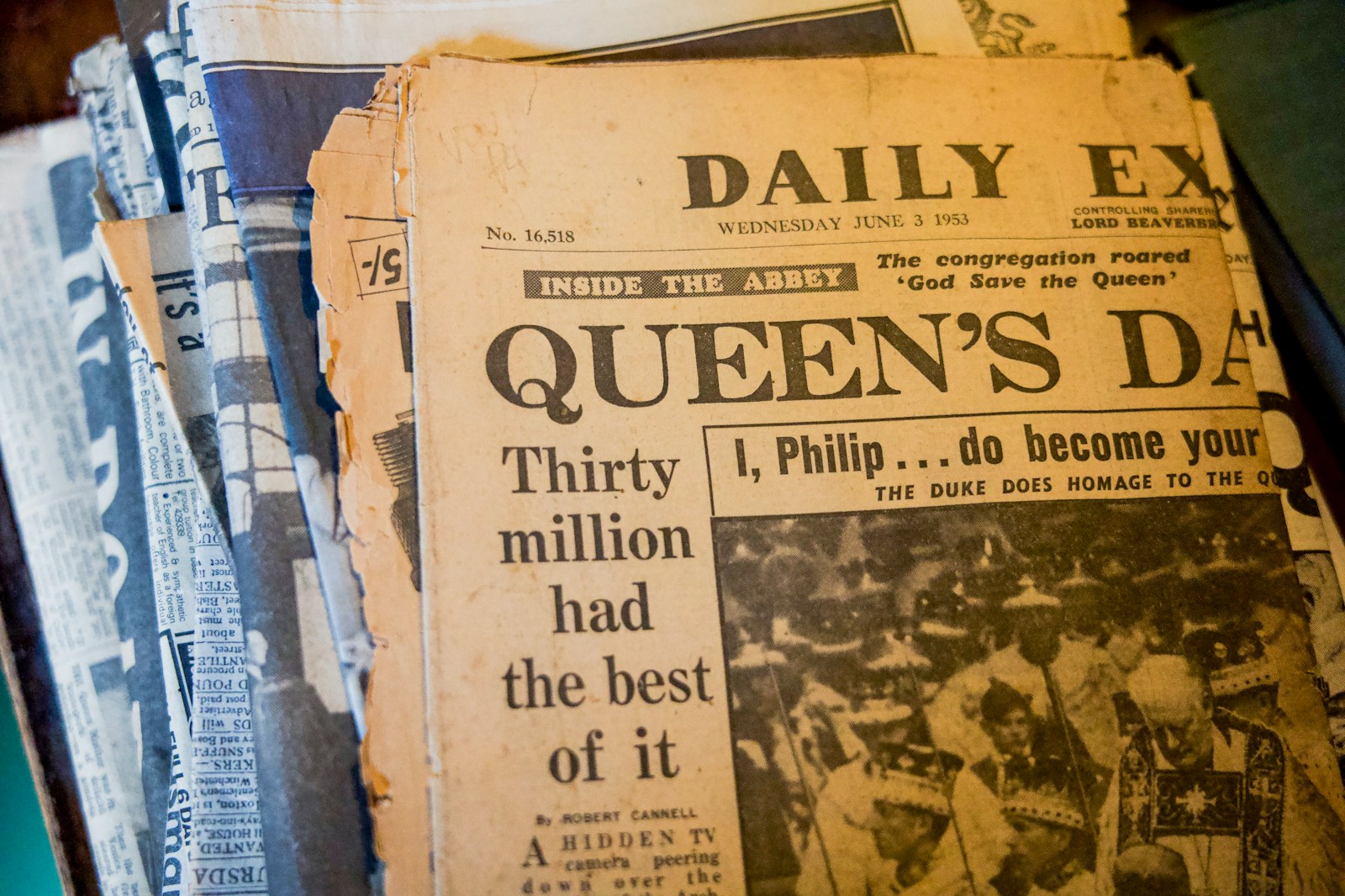 Young Queen's Letter Sells for Big Bucks at Auction - News